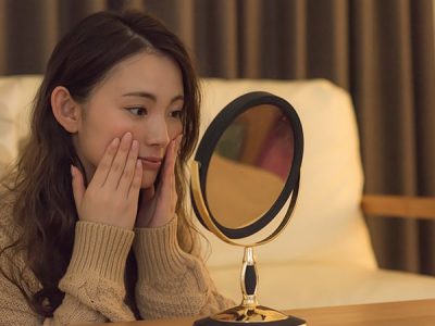 乾燥肌に悩む女性